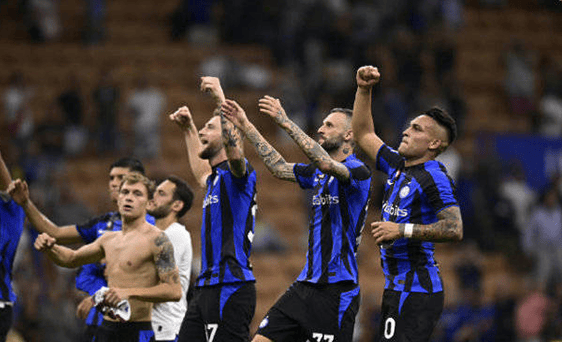 记者：阿隆索在训练前向全队讲话，批评球员态度问题（记者称阿隆索训练前面向全队发言，直批球员态度问题）