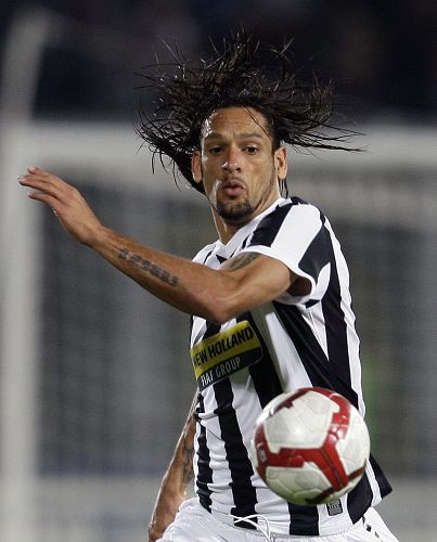 英超：曼联客场2-1击败莱斯特城（英超：曼联2-1客胜莱斯特城）