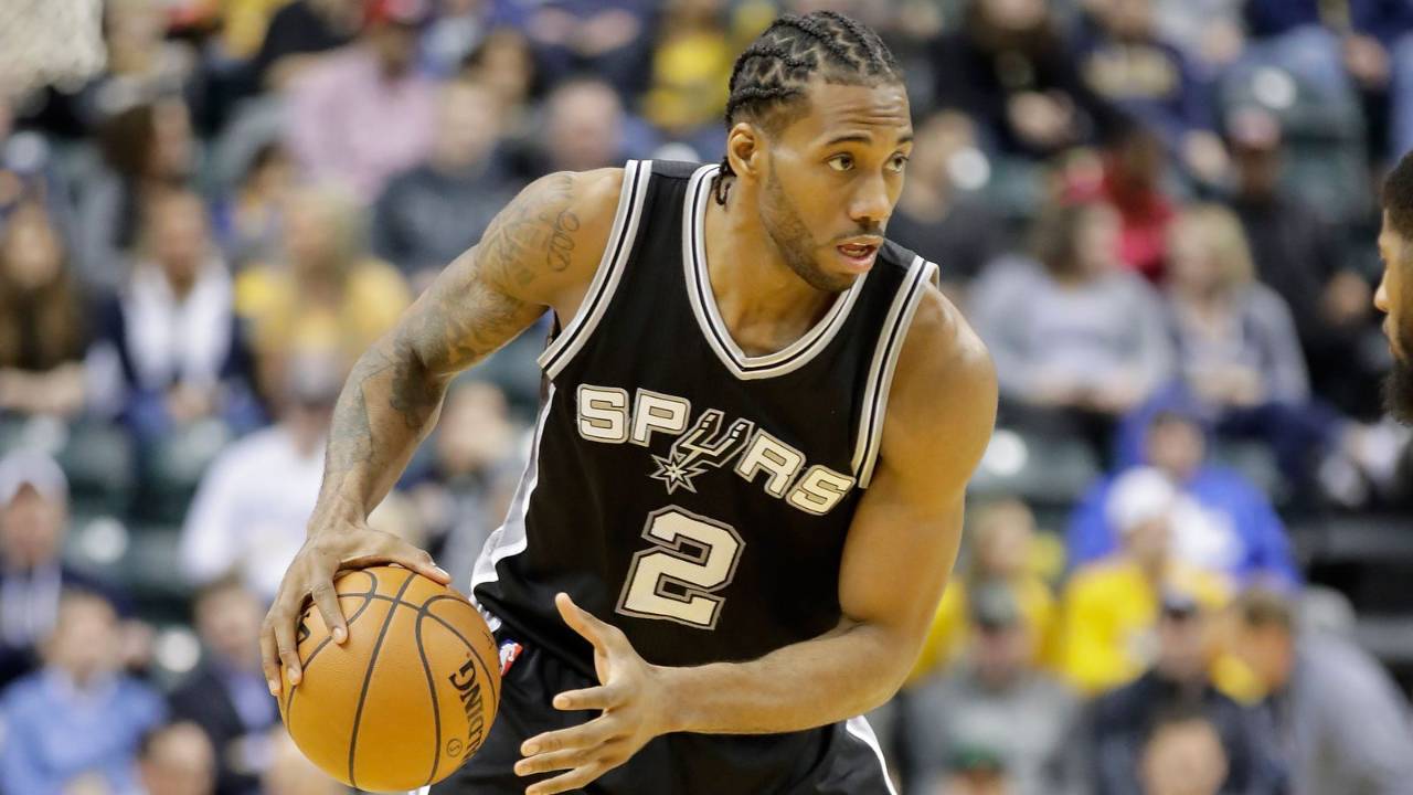 斯基拉：米兰双雄仍在关注索莱，是否行动取决于球员性侵指控（斯基拉：米兰双雄继续关注索莱，是否出手取决于针对球员的性侵指控进展）