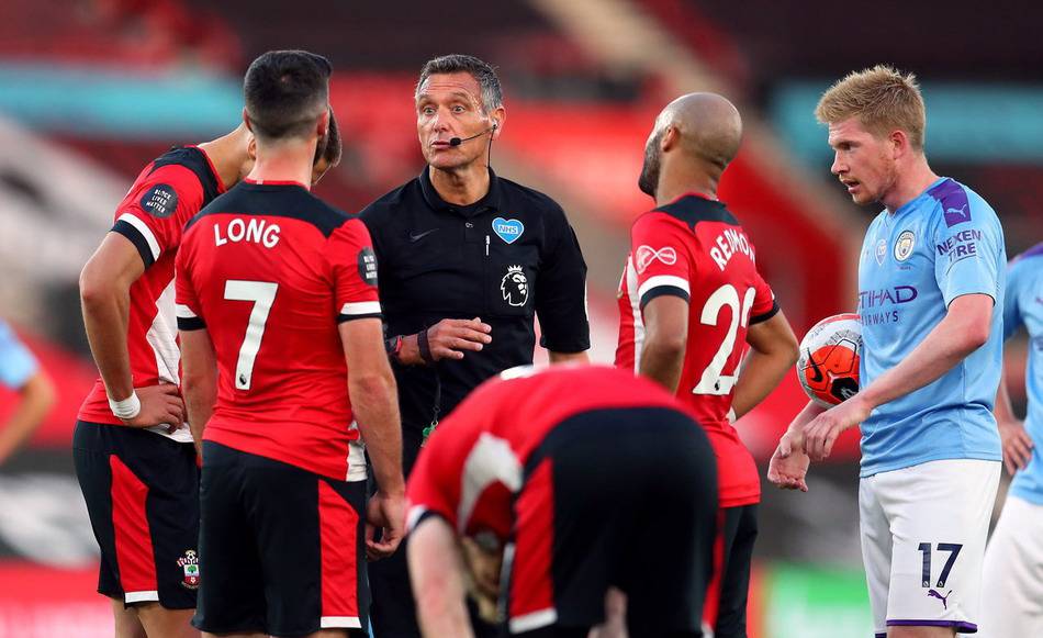 孔萨：凯恩给球队设立标准，那自然而然会激励我们（孔萨：凯恩为球队树立标杆，自然而然激励全队）