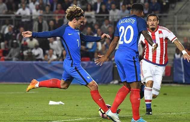 萨巴伦卡大坂直美表演赛邀球迷上场，展职业业余差距（萨巴伦卡与大坂直美表演赛邀请球迷同场竞技，职业与业余差距尽显）