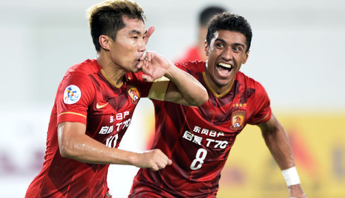 乔治娜分享晚宴照片：C罗与苹果公司CEO库克合影（乔治娜晒晚宴照：C罗与苹果公司CEO库克同框）